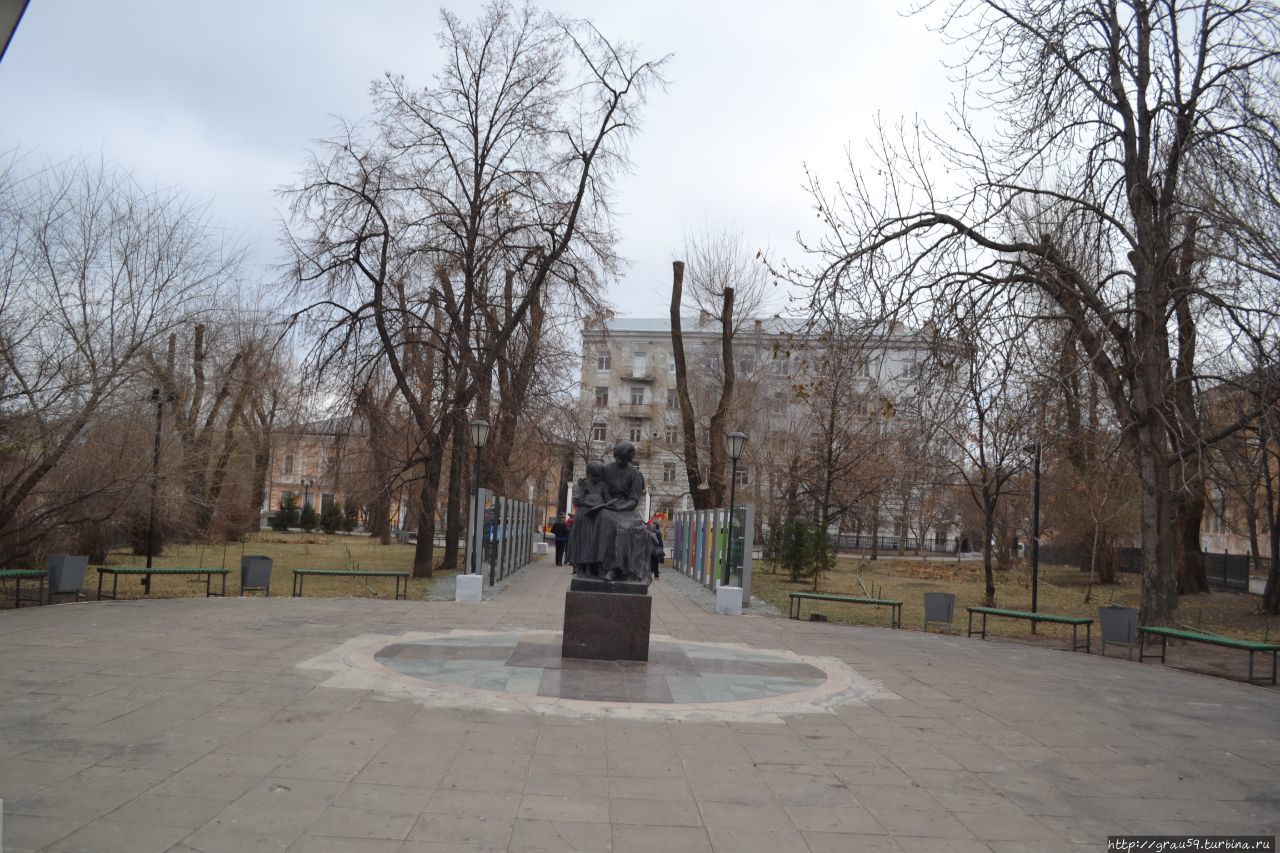 Памятник первой учительнице Павловка, Россия