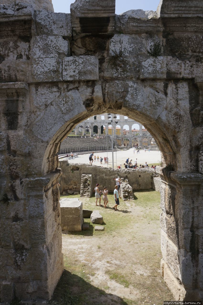 Пула 10 лет спустя Пула, Хорватия Пула 10 лет спустя Пула, Хорватия