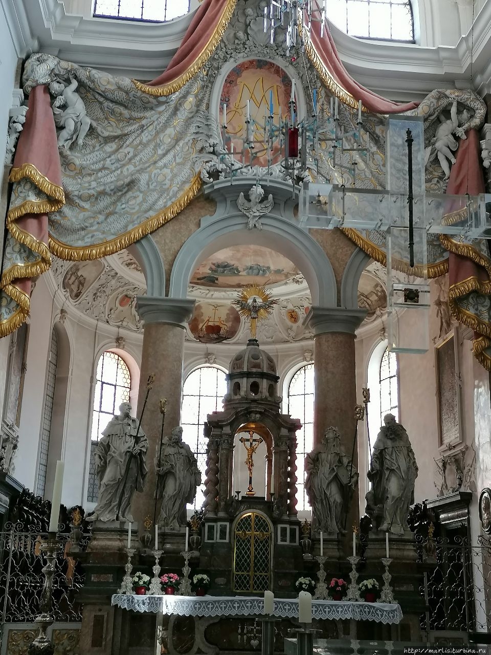 Санкт-Манг алтарь в монастырской церкви Фюссена Фюссен, Германия