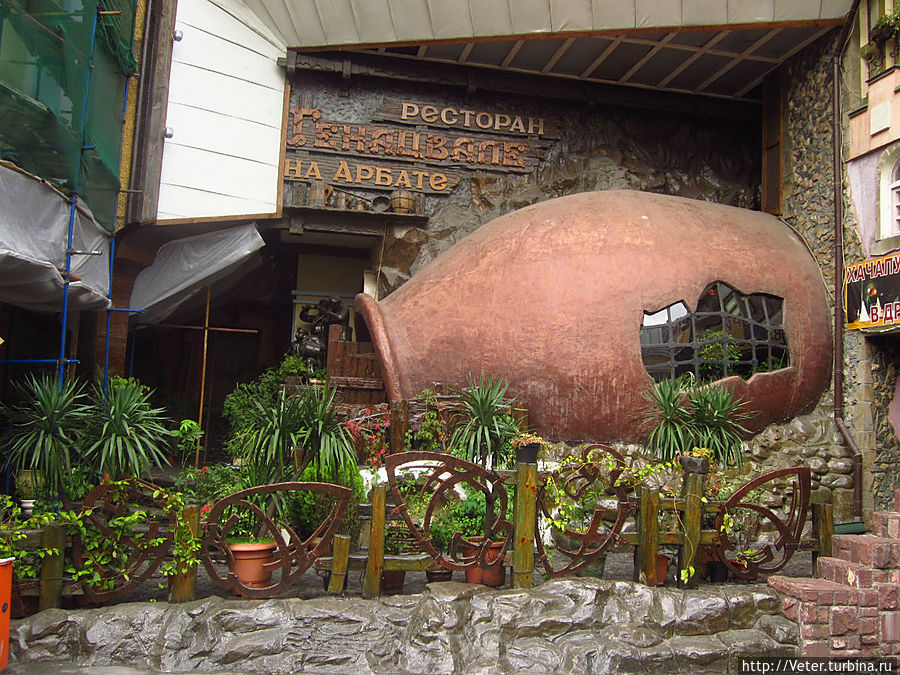 Не правда ли, оригинальный ресторанчик?