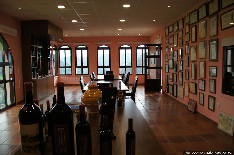 Бодега гoрдится качеством своих вин, которые были отмечены многочисленными наградами на международных выставках. Галисия, Испания