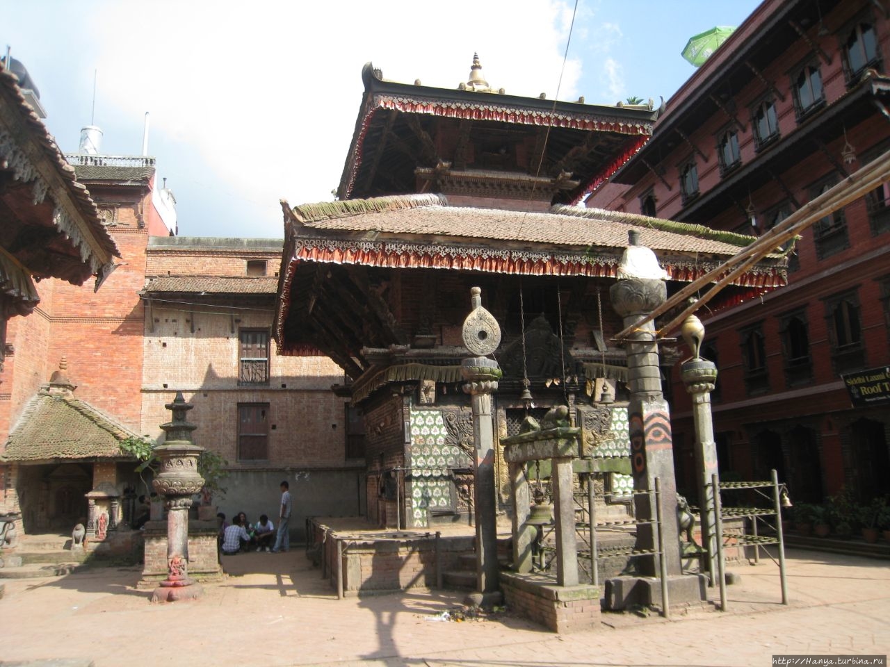Индуистские храмы возле площади Таумади. Ч.106