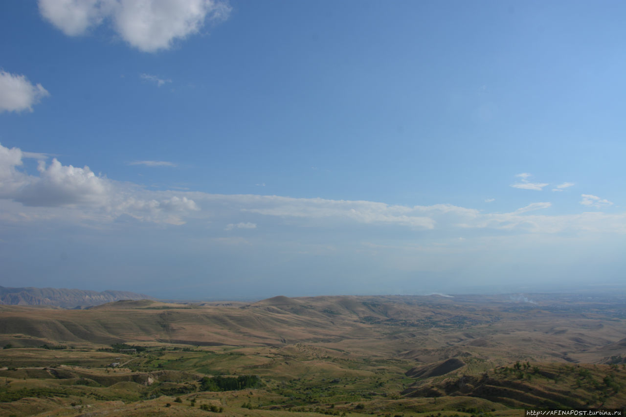 Арка Арарата — народный памятник поэту Егишу Чаренцу Гарни, Армения