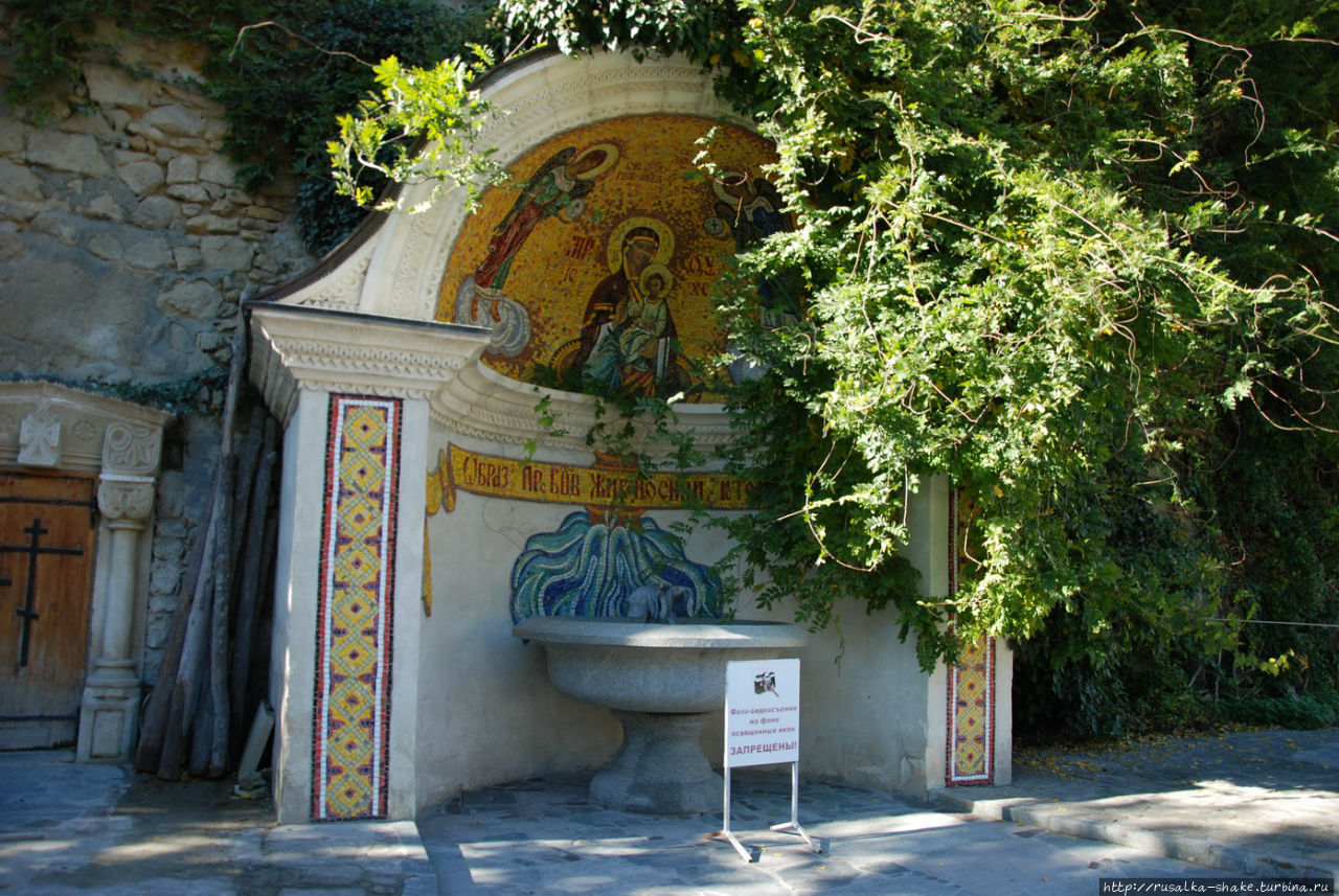 Бахчисарайский Свято-Успенский мужской монастырь внутри