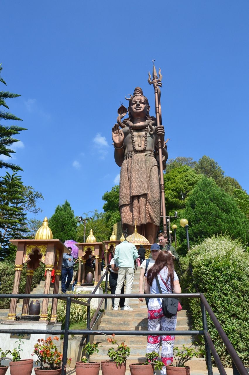 Статуя Шивы (бога-хозяина горы Кайлаш) Санга, Непал