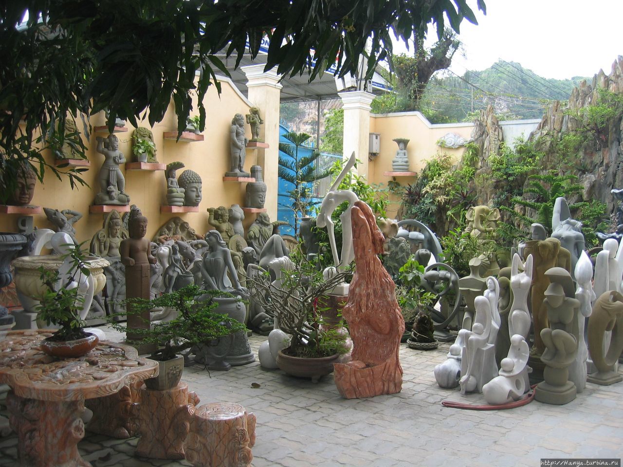 Перевал Хайван.  Мраморные мастерские. Изделия из камня Дананг, Вьетнам