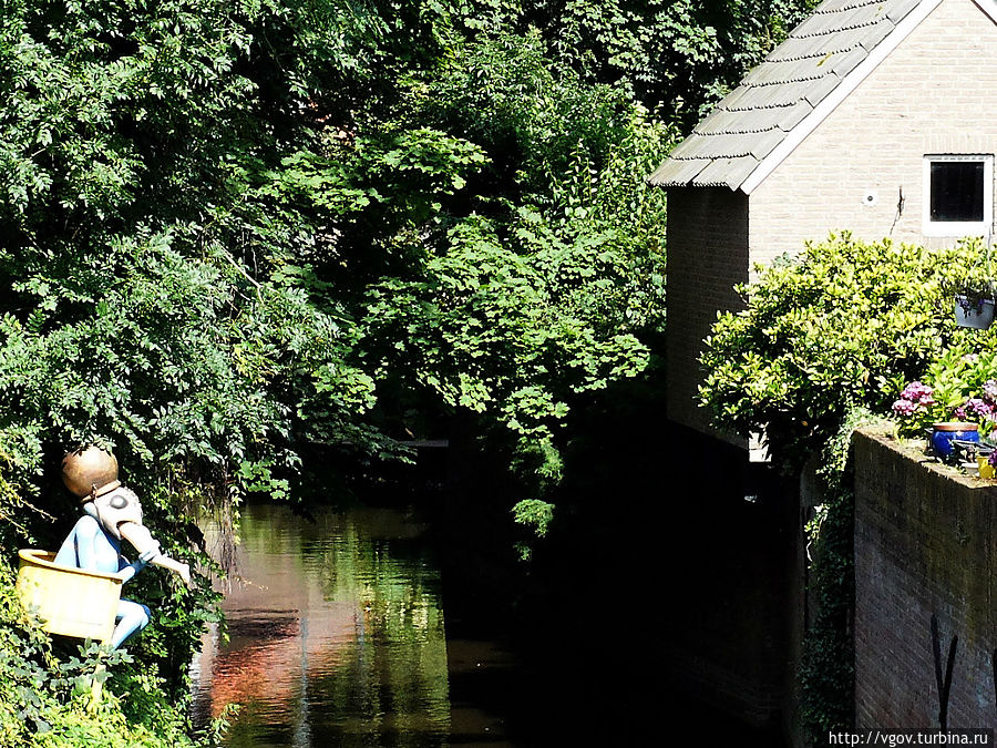 Скульптуры в стиле Босха можно встретить в неожиданных местах.