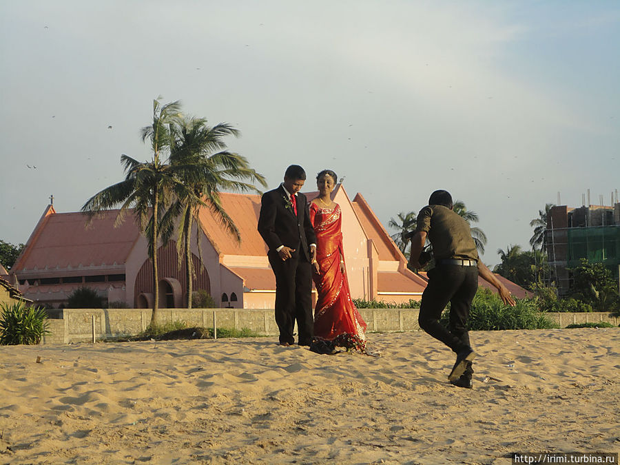Сингальская свадьба. На второй день невеста надевает красный наряд Шри-Ланка
