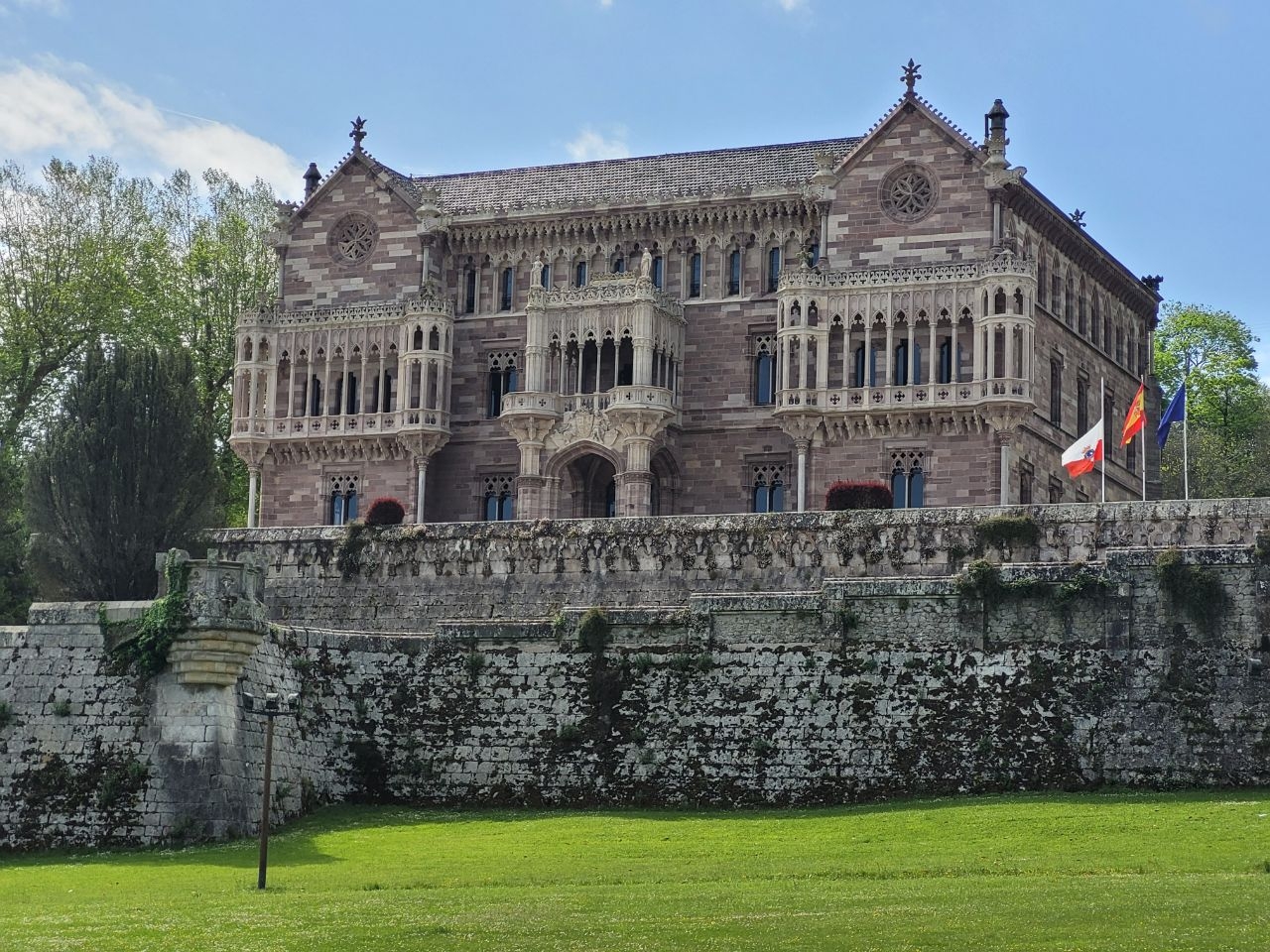 Дворец Собрельяно или Дворец Маркиза Комильяса Комильяс, Испания