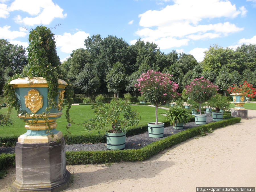 Дворец Шарлоттенбург и дворцовый парк — история и фотографии Берлин, Германия