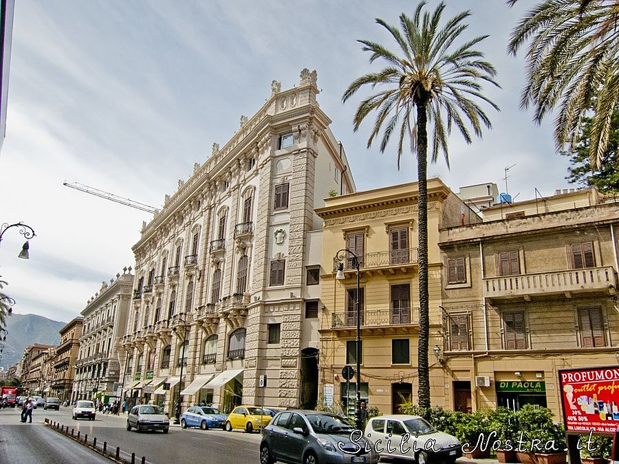 Величественные здания постоянно напоминают о том, что мы в столице