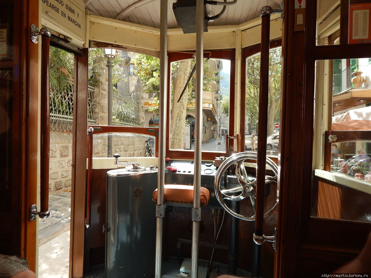 Соер. Cказка о старом трамвае Сольер, остров Майорка, Испания
