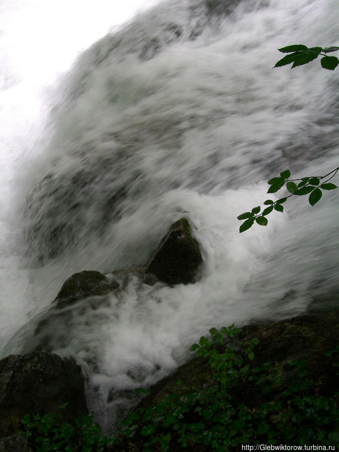 Осмотр водопада Джур-джур
