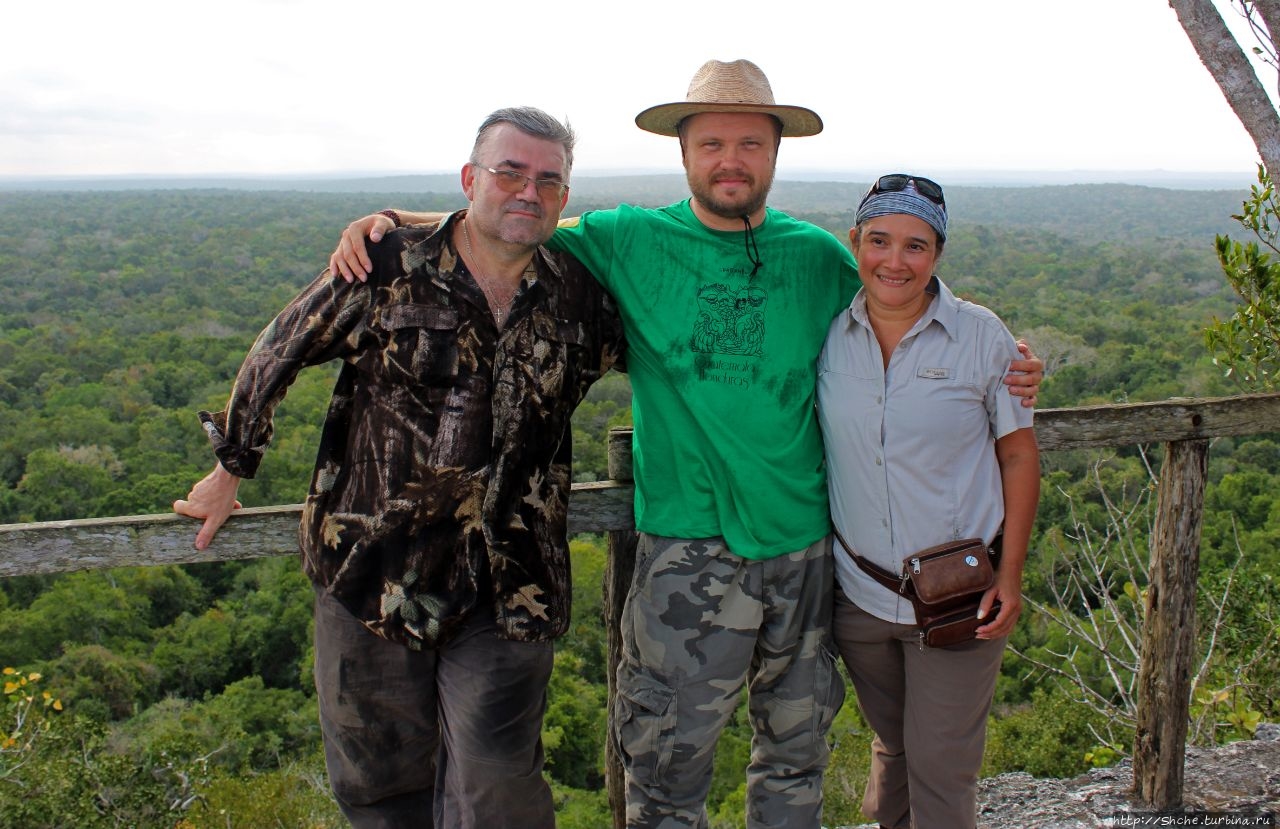 Я, Юрий Полюхович и местный археолог — руководитель раскопок в Эль-Мирадоре. Эль-Мирадор  (город майя), Гватемала