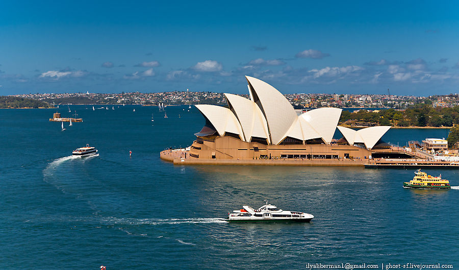 Визитная карточка Сиднея, опера  и мост в гавани