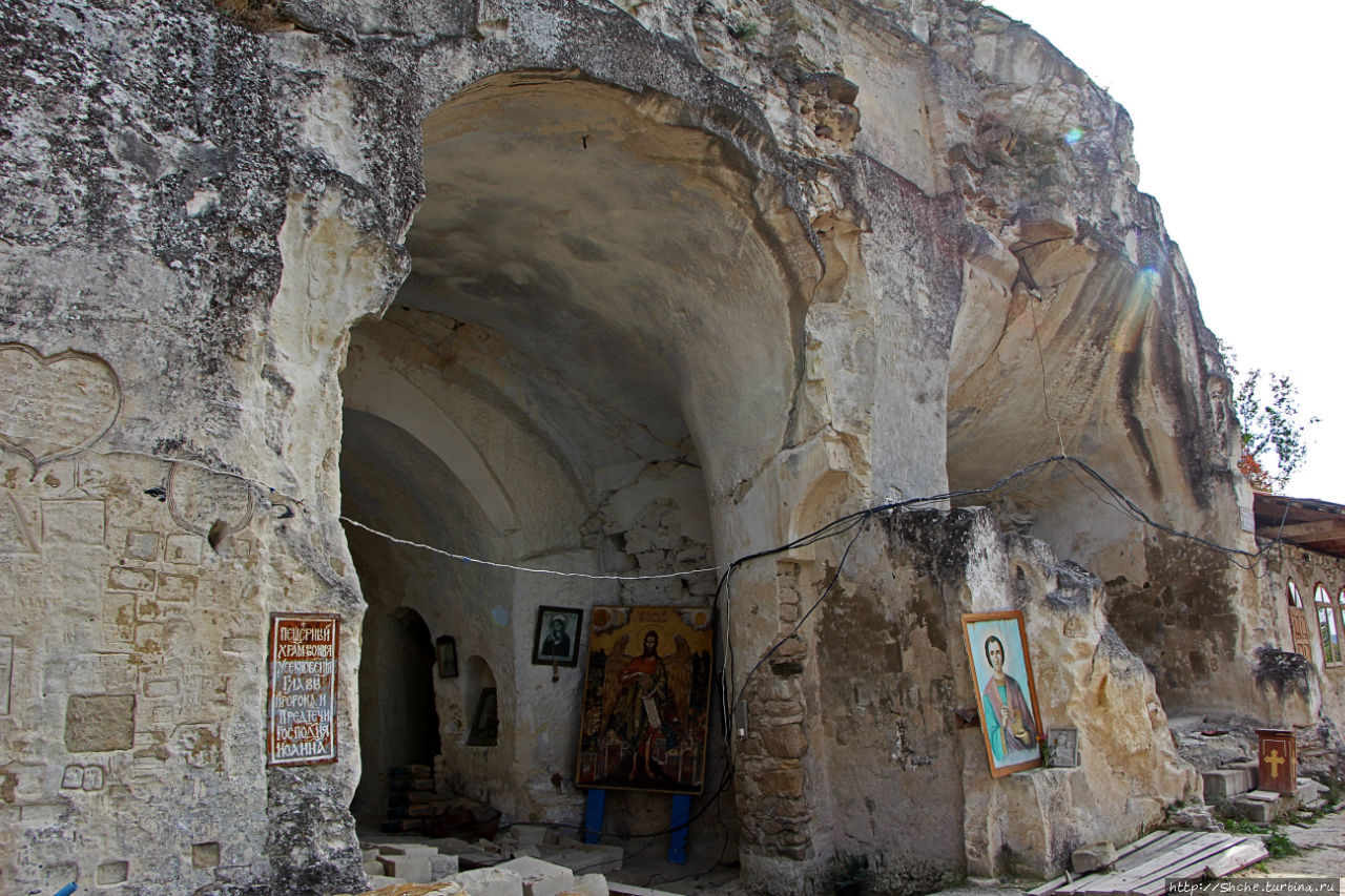 Лядовский скальный монастырь