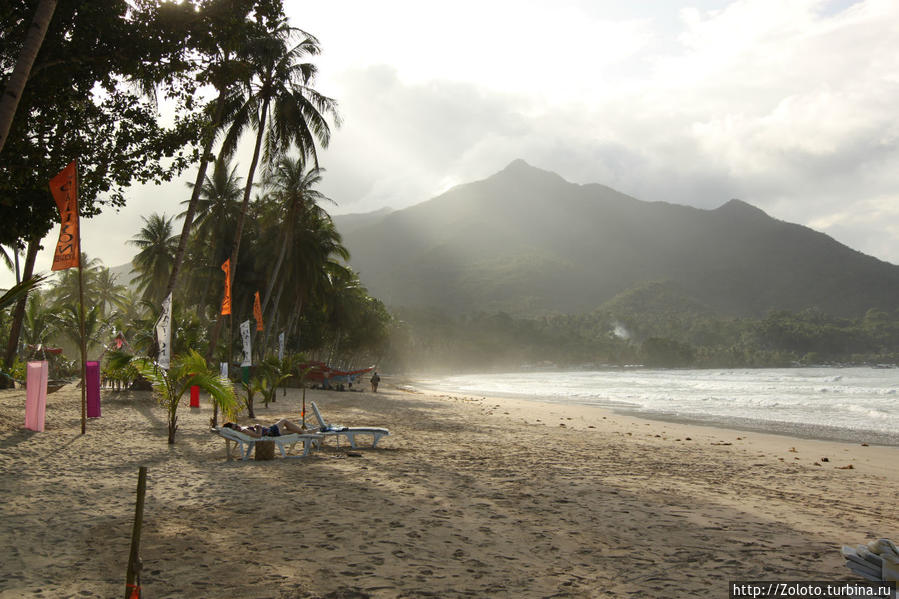 Можно поваляться на прекрасном пляже Сабанг, остров Миндоро, Филиппины