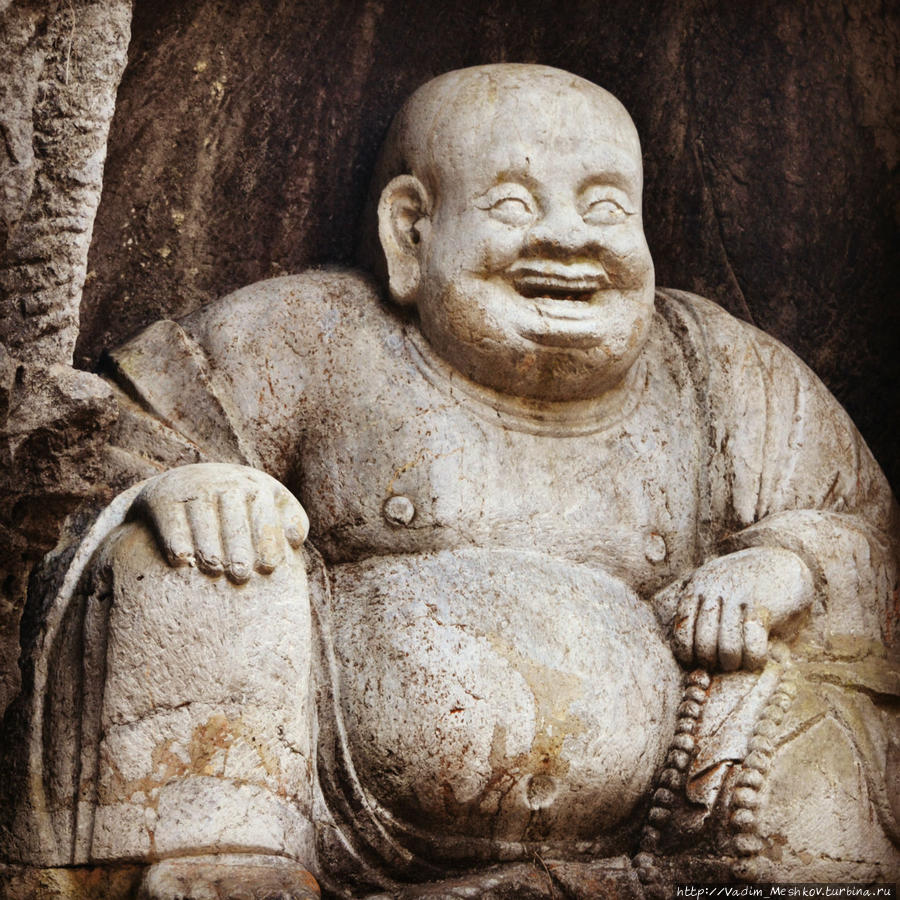 Будда Майтрейя (или Смеющийся Будда) в Храме Прибежища Души в Ханчжоу. Ханчжоу, Китай