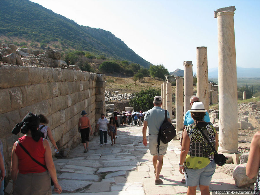 Эфес.От площади с храмом Домициана вокруг Агоры Эфес античный город, Турция
