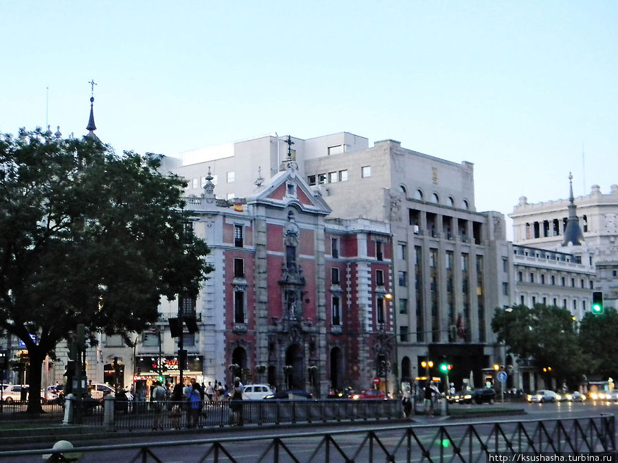 Вечерняя симфония Calle Alcala Мадрид, Испания