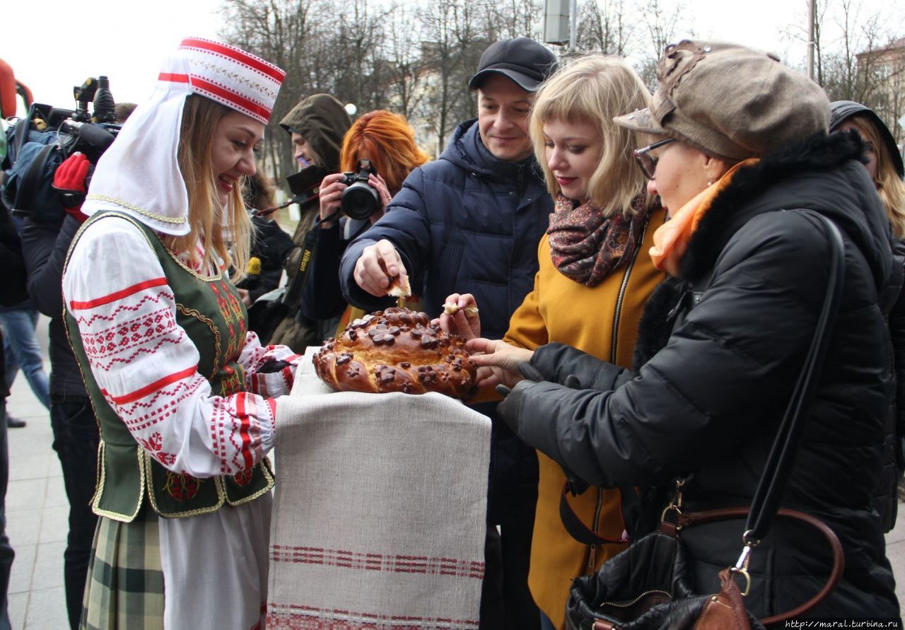 Гостей хлебосольно встретили на БелАЗе Жодино, Беларусь