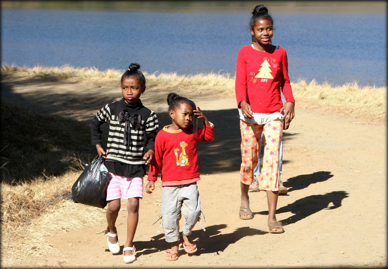 Мадагаскарские хроники — озеро Андраикиба и петушиные бои Антсирабе, Мадагаскар