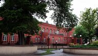 Здание бывшей мужской гимназии — одно из старинных строений города. Датой его постройки считается конец XIX века. В настоящее время здесь располагается социально-теологический факультет БГУ.