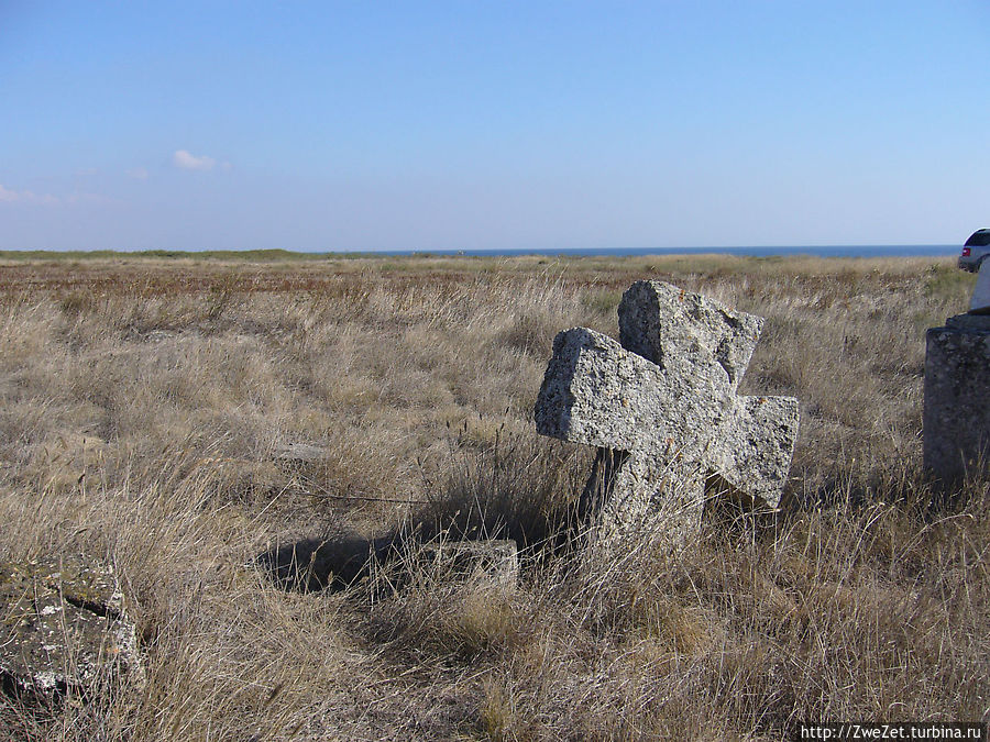 Воспоминания у заброшенных могил Республика Крым, Россия