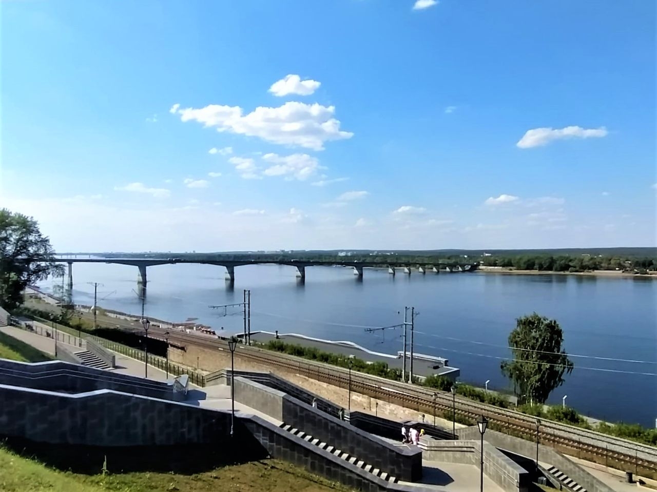 Набережная, причал и Речной вокзал Пермь, Россия