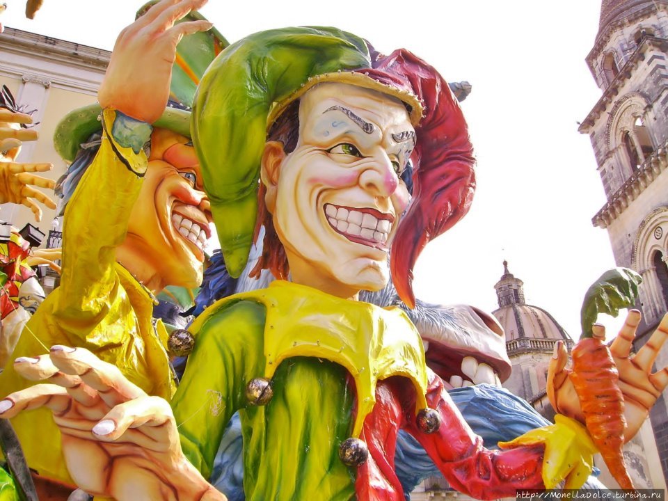 Карнавал в Ачирэалэ Ачиреале, Италия