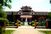 Здание  музея  губернаторства  Карафуто.  Сейчас  здесь  находится  Областной  краеведческий музей.