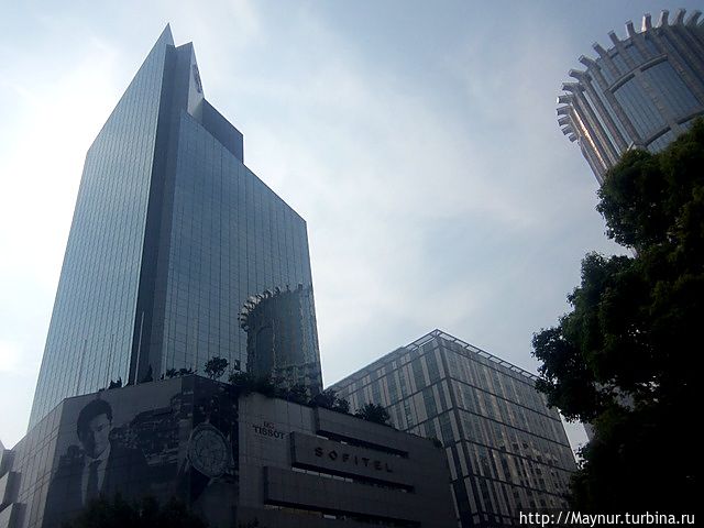 Шанхайский всемирный финансовый центр. Самое высокое здание Китая — .его высота достигает  494 м., а самый высокий обитаемый этаж находится на уровне 474 м.