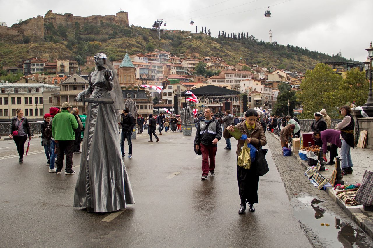 живые скульптуры на празднике Тбилисоба Тбилиси, Грузия