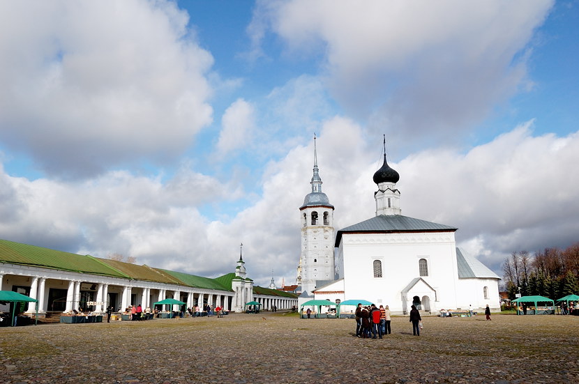 Воскресенская церковь и Гостиный Двор Суздаль, Россия