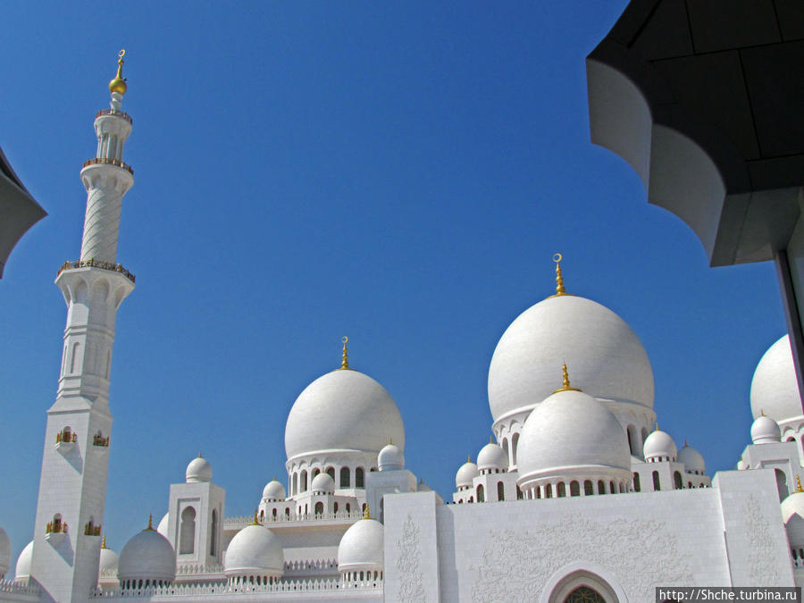Мечеть шейха Зайда — Белоснежное чудо в песках Абу-Даби Абу-Даби, ОАЭ