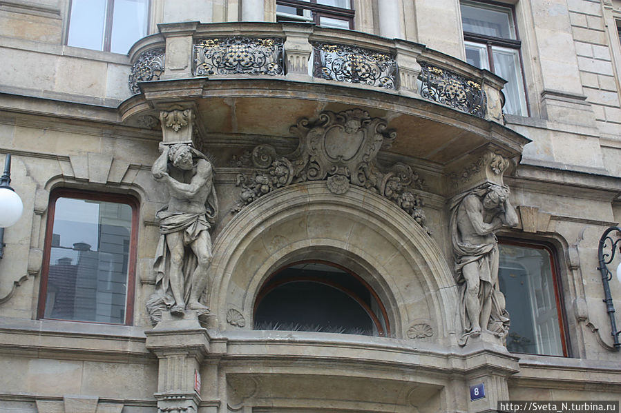 Снова подпирают