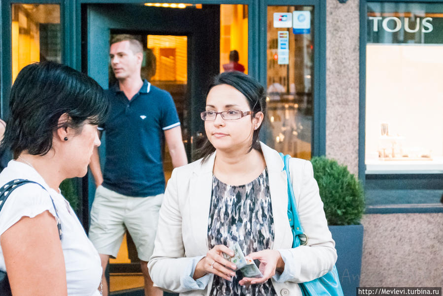 В Барселоне на перекрёстке Барселона, Испания