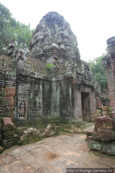 Внутренний дворик храма Т