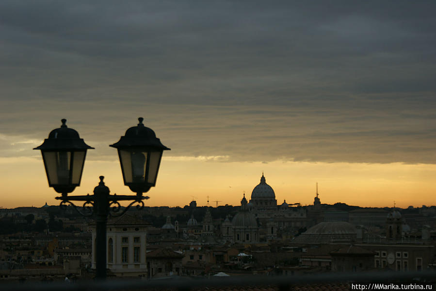 Вид с террасы на город Рим, Италия