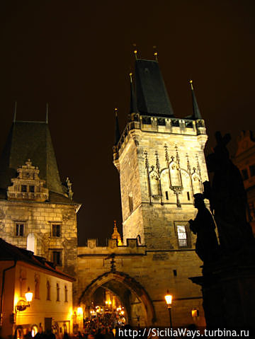 Малостранская предмостная башня у   Карлова моста. Прага, Чехия