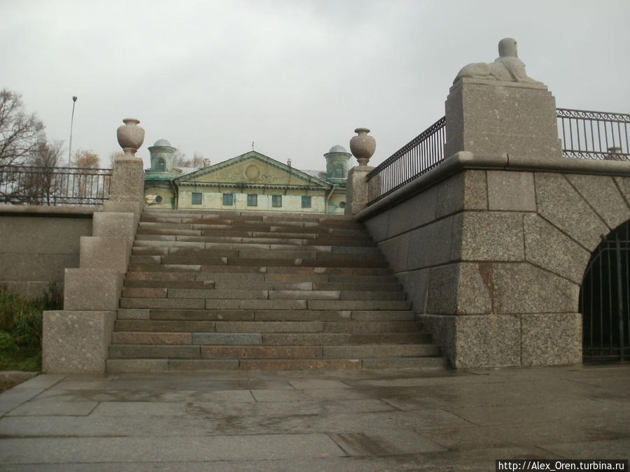 Разрушенную в годы Великой Отечественной пристань отстроили вновь к 1960 году. Санкт-Петербург, Россия