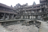 Юго-восточный внутренний дворик второго уровня Ангкор Вата. Резервуар 14 метров по каждой стороне