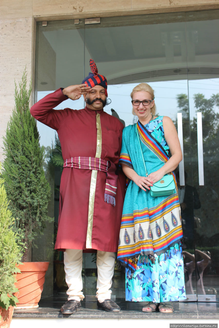 Еще один платок поверх отпускного костюма. Это было очень весело!