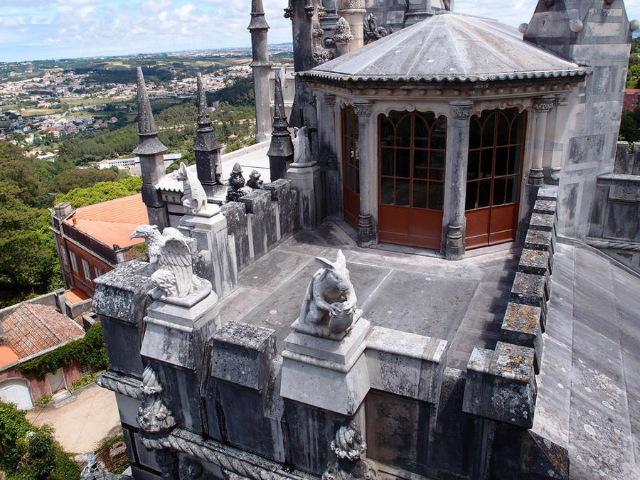 Вид на крышу дворца Синтра, Португалия
