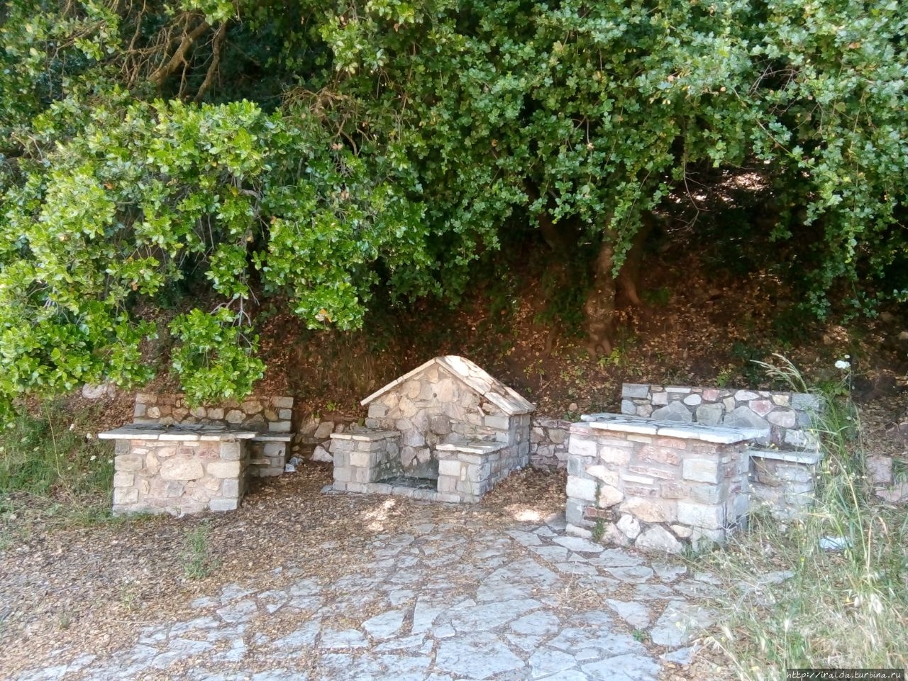 Вот такое уютное местечко, где можно отдохнуть