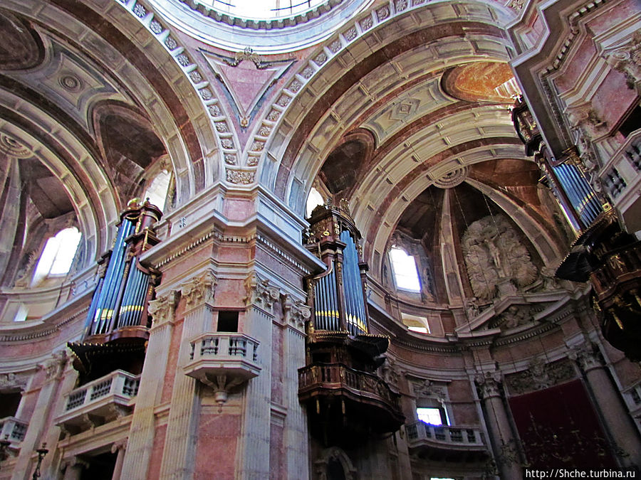 Мраморная базилика, размером с собор — все оттенки розового Мафра, Португалия
