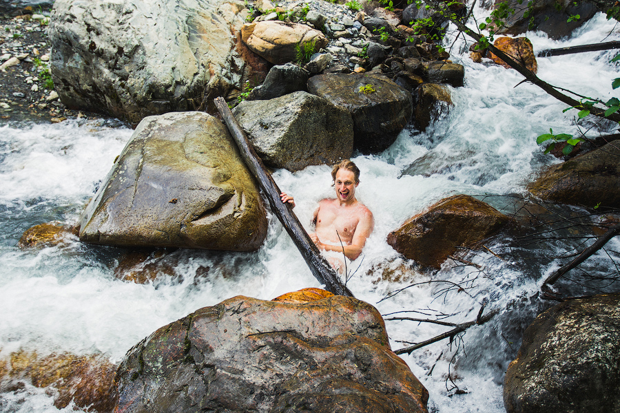 Перерыв после пары часов ходьбы, купание в горной речке:)