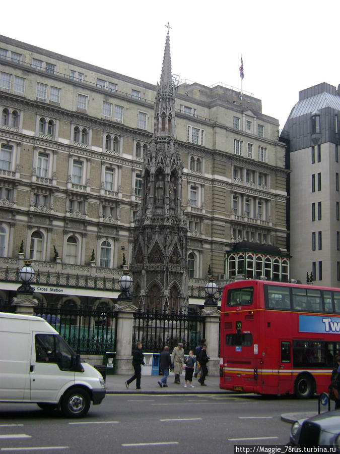 Крест Элеоноры на вокзале Чаринг-Кросс в Лондоне / Eleonor Cross in London