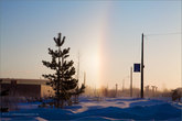 1. Раннее солнечное утро на окраине города Волхова в Ленинградской области порадовало нас таким интересным оптическим феноменом, как гало.