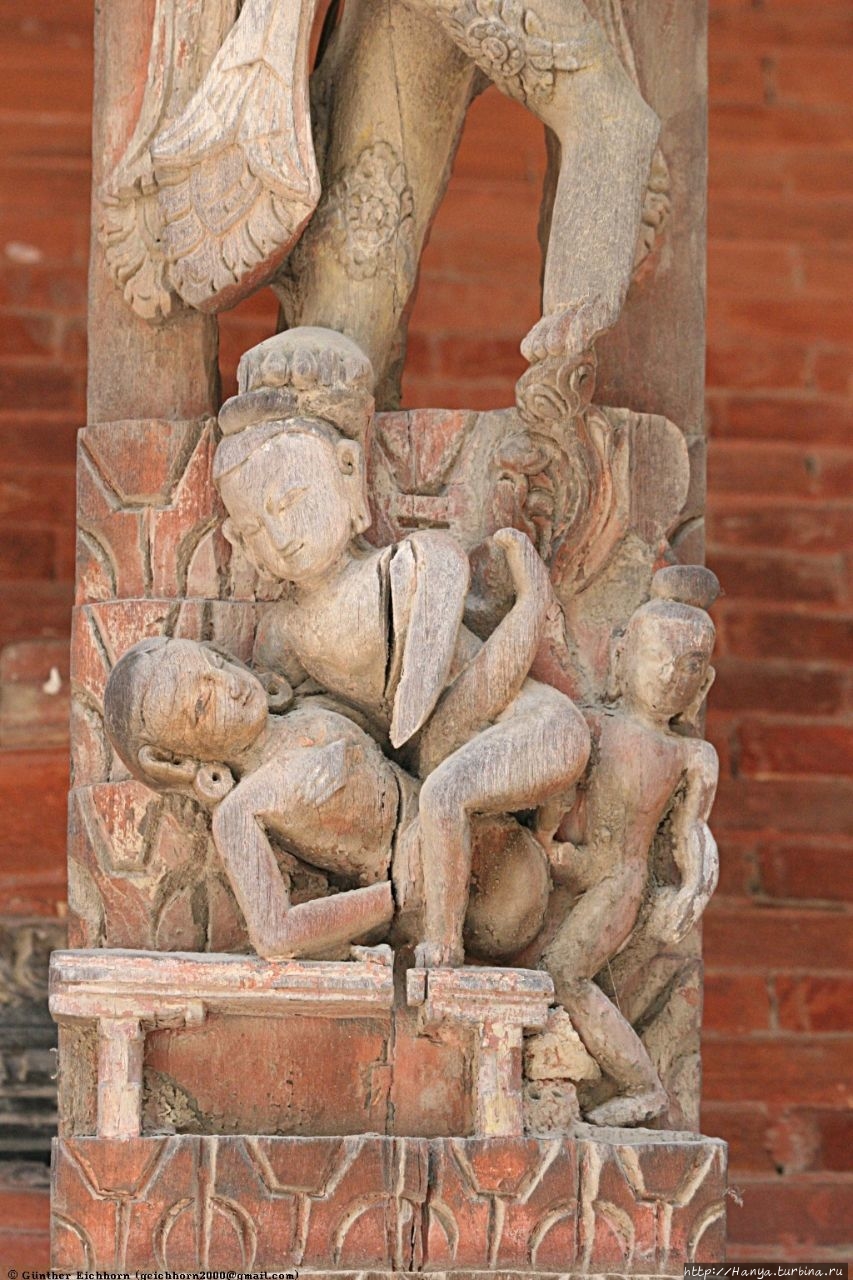 Резные детали распорок храма Джаган Нараян. Из интернета Резные детали распорок храма Джаган Нараян. Из интернета